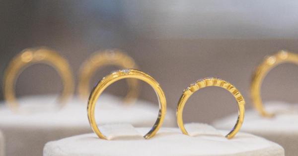 Giá vàng hôm nay 25/6: Vàng tiếp tục lao dốc