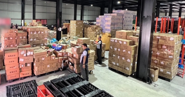 Đột kích 6 kho hàng lớn, triệt phá đường dây bán hàng giả quy mô 37.000 tỷ đồng, tịch thu gần 477.000 sản phẩm gồm mỹ phẩm, dầu gội, thực phẩm chức năng