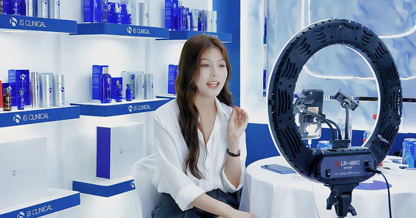 Trung Quốc siết chặt quản lý bán hàng livestream: Người bán phải được đánh giá trình độ