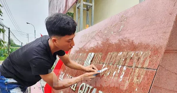 Hà Nội gấp rút thay biển trụ sở, chờ "thời khắc lịch sử"