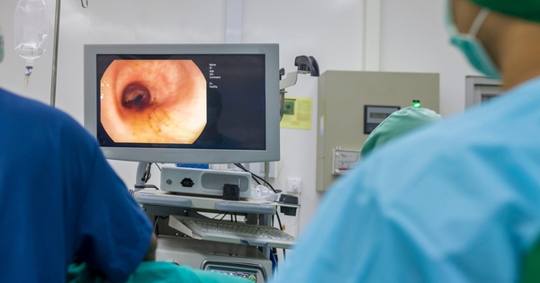 Ngày càng nhiều người còn trẻ đã khổ sở vì ung thư đại tràng, bác sĩ nghiêm mặt: 3 thứ này ăn càng ít càng tốt!