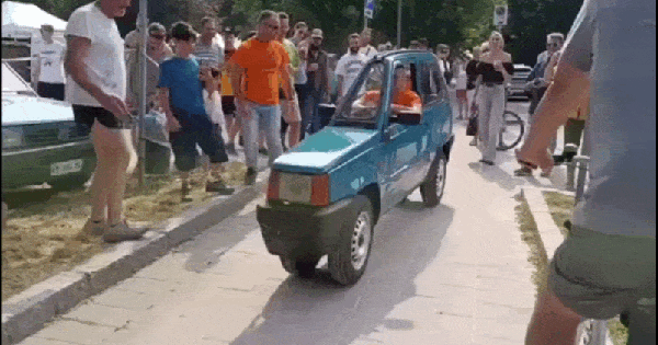 Độc lạ mẫu ô tô mỏng nhất thế giới