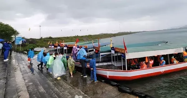 Du khách nước ngoài tử vong khi đang ăn trên tàu du lịch ở Hạ Long