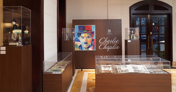 Không gian đặc biệt tại khách sạn 124 năm tuổi ở Hà Nội: Trưng bày kỷ vật của "Vua hề Sác-lô" Charlie Chaplin được sưu tầm từ khắp nơi trên thế giới