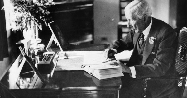 Người xưa dạy "tích tiểu thành đại", tỷ phú Rockefeller lập tức chứng minh điều ngược lại: Nếu kiếm được 10 triệu, tiết kiệm bao nhiêu cũng chỉ có 10 triệu!