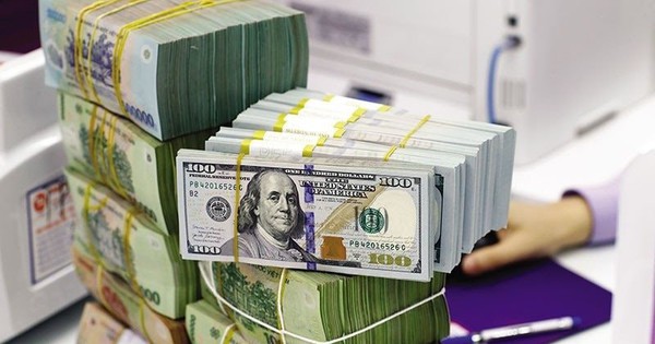 Ngày 4/6: Ngân hàng Nhà nước lần đầu tiên tăng tỷ giá trung tâm lên trên 25.000 đồng, giá USD ngân hàng tiếp tục kịch trần