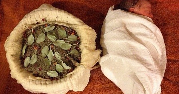 Sản phụ ở Đồng Nai sinh con "thuận tự nhiên", không cắt dây rốn, từ chối điều trị dù trẻ có dấu hiệu viêm phổi