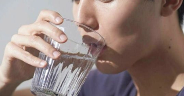 4 loại nước chứa đầy vi khuẩn, chuyên gia dinh dưỡng cảnh báo cần tránh xa
