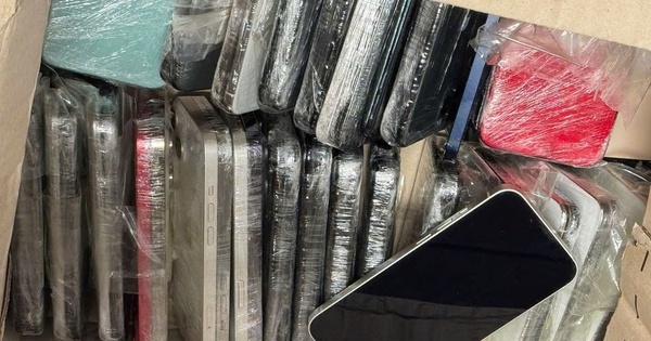 Hải quan liên tiếp chặn đứng hành vi buôn lậu điện thoại tại sân bay quốc tế Nội Bài