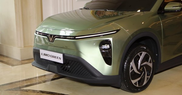 Ảnh thật xe VinFast chỉ do 1 người Việt thiết kế: To ngang Innova, rẻ hơn gần 100 triệu, bảo hành ra sao?