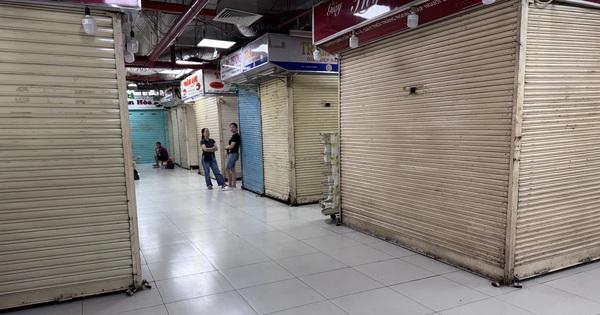 Hàng loạt sạp đóng cửa, sự lo âu bao trùm các chợ lớn ở TP HCM
