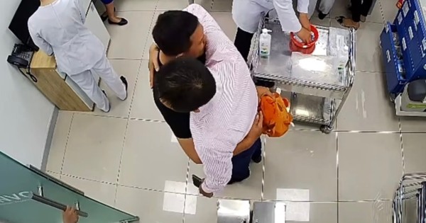 "Bác sĩ ơi, xin hãy cứu con tôi": Tiếng gào xé lòng của người cha ôm con trai đang co giật khiến ai nấy nghẹt thở