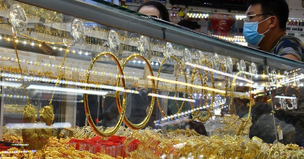 Giá vàng hôm nay, 26-7: Chưa dừng đà lao dốc