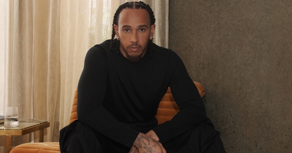 Điểm danh những "người bạn đồng hành" đặc biệt trên chuyến chu du triệu dặm của vận động viên tỷ phú Lewis Hamilton