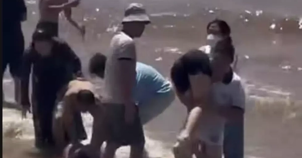 5 du khách gặp nạn khi tắm biển Ninh Bình