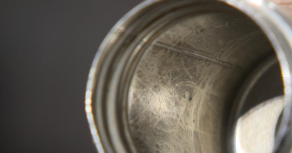 Môi khô, mở miệng là rỉ máu suốt 6 tháng vì chiếc cốc giữ nhiệt