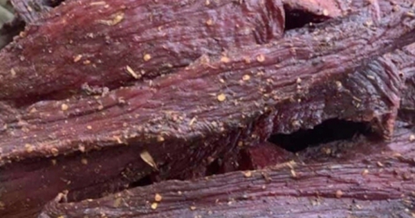 Cả làng sản xuất hàng nghìn tấn thịt trâu gác bếp giả