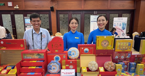 Tràn lan yến sào làm từ bột rau câu, lòng trắng trứng