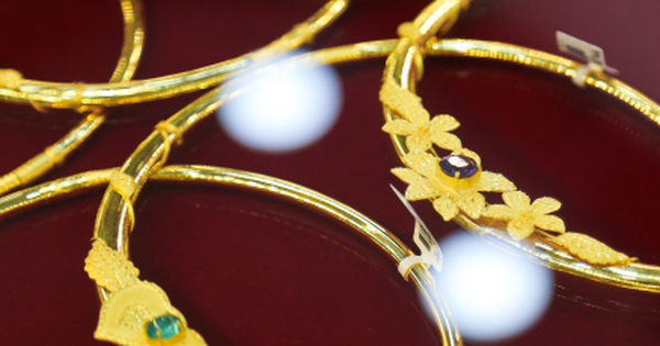 Giá vàng hôm nay 12/8: Bất ngờ lao dốc không phanh