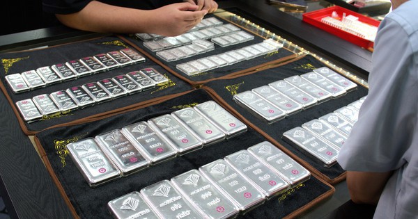 Giá bạc tiếp tục đà giảm sâu