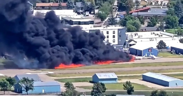 Một loạt máy bay hóa cầu lửa giữa sân bay ở Montana - Mỹ