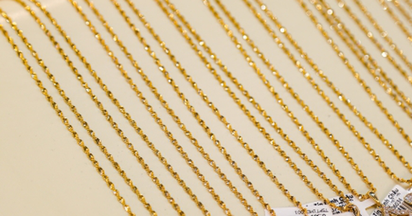 Giá vàng hôm nay 15/8: Quay đầu lao dốc