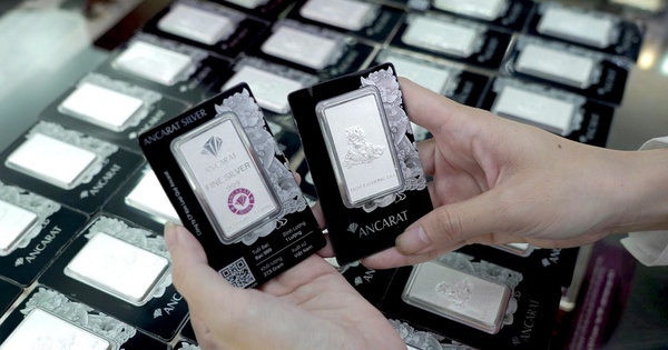 Giá bạc biến động sau phiên tăng mạnh