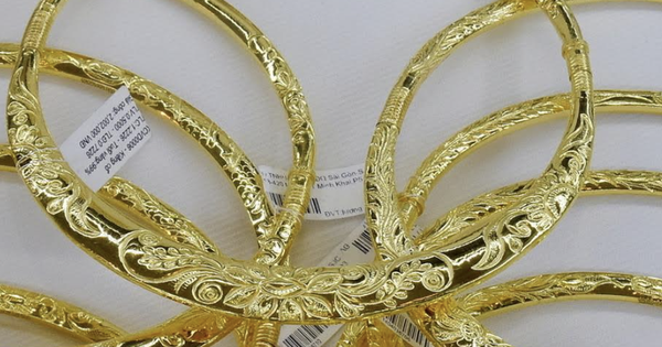 Giá vàng hôm nay 17-8: Cửa hàng vàng nhỏ tiếp tục đưa vàng miếng SJC lên đỉnh mới