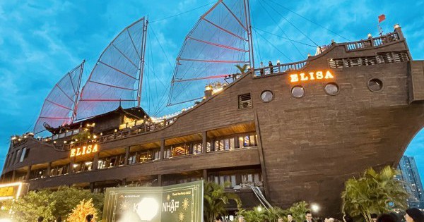 Ngân hàng rao bán khoản nợ được thế chấp bởi tàu nhà hàng nổi Elisa