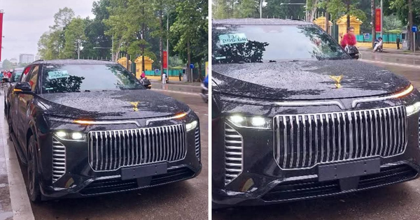 Limousine xịn nhất của VinFast đã có biển số, lăn bánh gần Lăng Bác: Xứng danh Rolls-Royce Việt Nam?