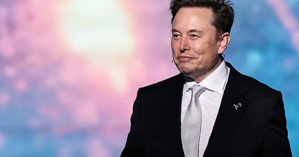 Tỷ phú Elon Musk bị bạn gái cũ hé lộ lối sống siêu tiết kiệm: Ngủ nệm rách, ăn bơ đậu phộng 8 ngày liền