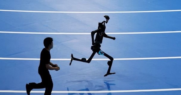 Sự thật đằng sau những con robot hình người ‘made in China’: Đi không vững, cần tới 17 phút để bỏ 9 mảnh rác, lấy 3 hộp thuốc mất 5 phút