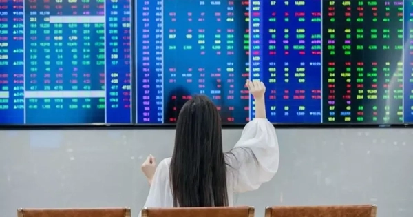 "Nóng" tin đồn IPO công ty con, cổ phiếu ngân hàng tăng vọt