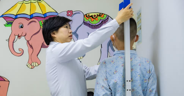 Bác sĩ điều trị 500 trẻ em mỗi tuần về các vấn đề chiều cao: Nhiều cha mẹ chi nửa tỷ đồng tiêm hormone cho con từ khi 5 tuổi