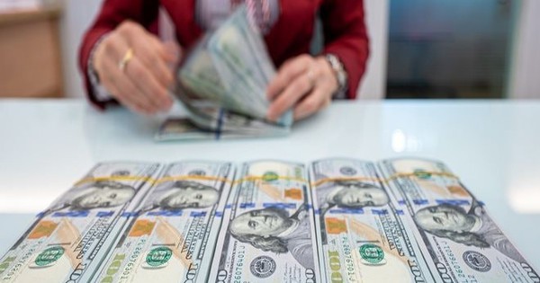Ngày 20/8: Tỷ giá ngân hàng lần đầu vượt 26.500 đồng, USD tự do lập đỉnh mới