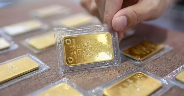 Vì sao giá vàng trong nước giảm nhỏ giọt khi thế giới lao dốc?