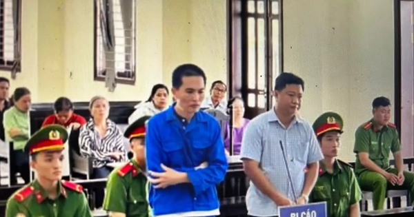 Bác sĩ cấp khống 54 giấy chứng nhận nghỉ việc hưởng bảo hiểm xã hội lĩnh 8 năm tù