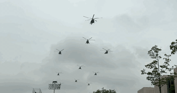 VIDEO: Máy bay CASA, trực thăng bay diễn tập trên Quảng trường Ba Đình, chuẩn bị cho A80