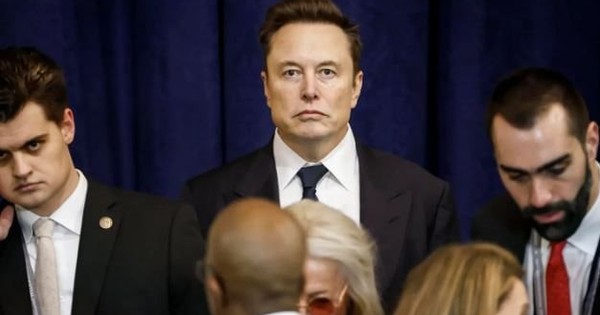 Nóng: Elon Musk bị kiện tập thể với cáo buộc "l...