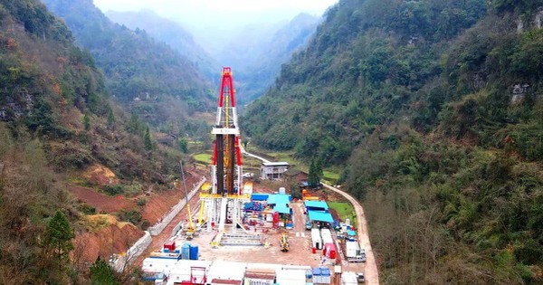 Còi báo động vang lên, dự án khoan sâu 3.300m dừng thi công khẩn cấp, kho báu chứa hàng trăm tỷ m3 "vàng trắng" lộ diện nhờ công nghệ cao