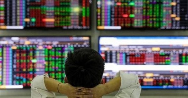 Nhà đầu tư ồ ạt “chốt lời”, VN-Index “bốc hơi” gần 43 điểm