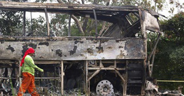 Lật xe buýt du lịch chở khoảng 50 người ở bang New York, Mỹ