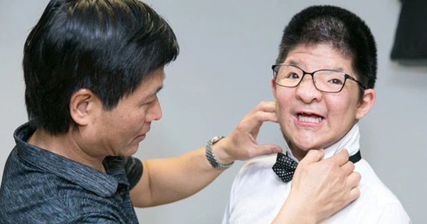 Con trai nam diễn viên Việt mắc hội chứng hiếm gặp: Các ngón bị dính vào nhau, phải bán nhà để trả viện phí