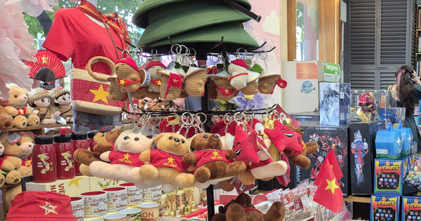 Rộn ràng thị trường thời trang, phụ kiện chào Quốc khánh