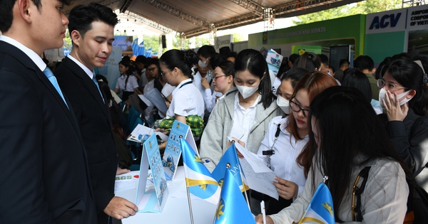 Gần 10.000 người dự ngày hội việc làm sân bay Long Thành