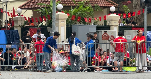 "Khối thu gom rác" - "Đội hình" bất ngờ dịp Đại lễ A80