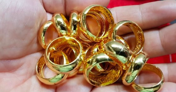 Rút sổ tiết kiệm 500 triệu đồng để mua vàng khi giá 85 triệu/lượng, người đàn ông thừa nhận: "Tôi đu đỉnh thành công nhưng luôn sống trong bất an"