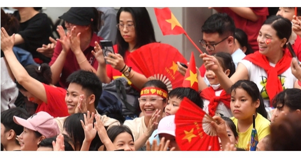 Thủ tướng yêu cầu phục vụ miễn phí bánh mì, nước uống cho Nhân dân xem diễu binh