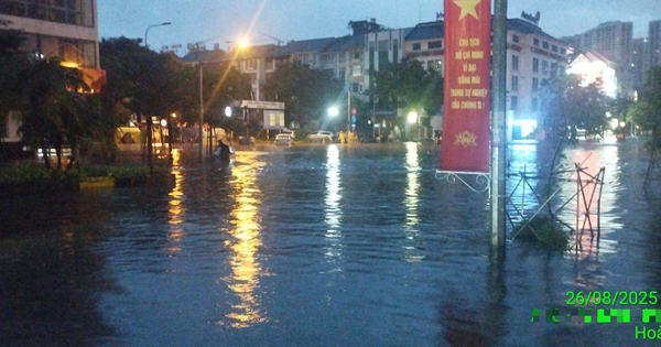 "Làng" biệt thự triệu đô Hà Nội ngập trong "biển nước"