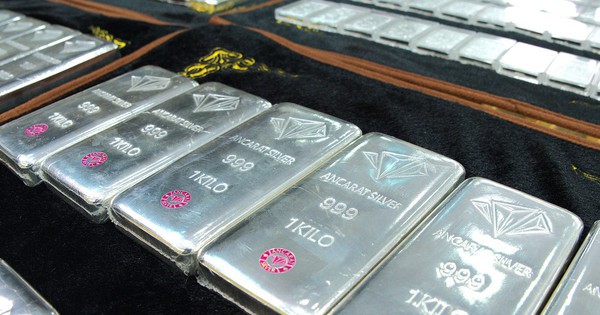 Giá bạc quay đầu giảm nhẹ